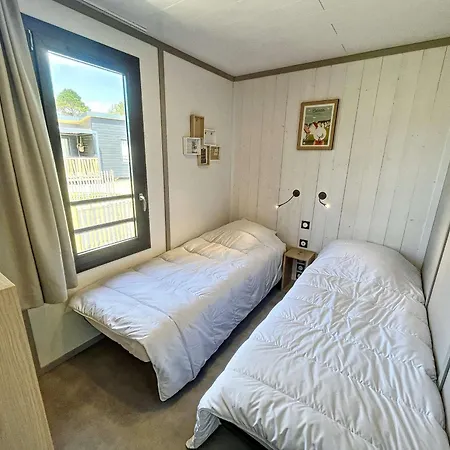 Chalet De Standing A Avec Piscine Chauffee, 3 Chambres, Proche Plage Et Commerces - Fr-1-361-469 Jullouville