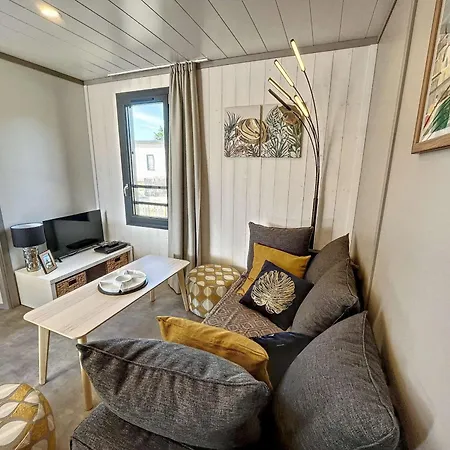 Chalet De Standing A Avec Piscine Chauffee, 3 Chambres, Proche Plage Et Commerces - Fr-1-361-469 *