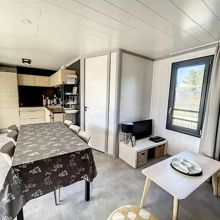 Chalet De Standing A Avec Piscine Chauffee, 3 Chambres, Proche Plage Et Commerces - Fr-1-361-469 Jullouville